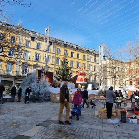 Studio Tres Spacieux Avec Cour, En Plein Coeur De Ville ! Carcassonne Buitenkant foto